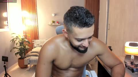 Calix  Independient model Insta and twt Calixsnake online show from May 26, 12:39 am