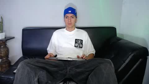 INDEPENDENT MODEL online show from January 8, 12:15 pm