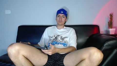 INDEPENDENT MODEL online show from December 4, 12:03 pm