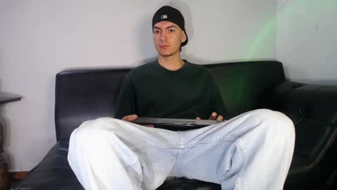 INDEPENDENT MODEL online show from December 24, 11:28 am