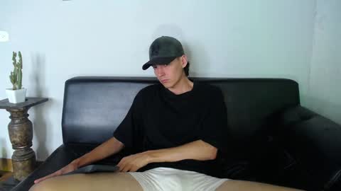 INDEPENDENT MODEL online show from January 6, 5:38 pm