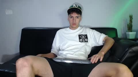 INDEPENDENT MODEL online show from December 6, 10:05 am