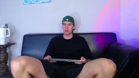 INDEPENDENT MODEL online show from January 16, 1:25 pm