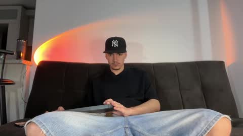 INDEPENDENT MODEL online show from September 10, 3:05 am