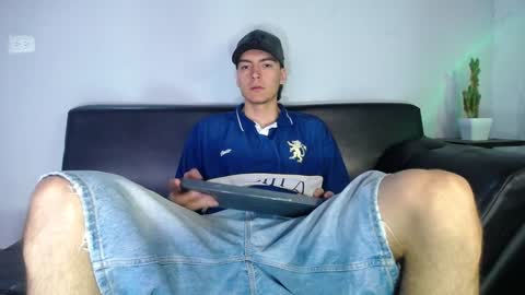 INDEPENDENT MODEL online show from December 20, 1:11 pm