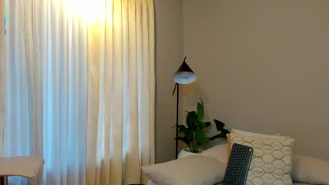 Jackson Bell online show from February 13, 7:10 pm