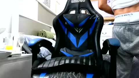 jairojose133 online show from December 2, 7:17 pm