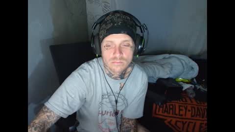 showingitoff online show from March 11, 4:08 am