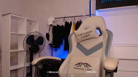 Hey there Im Jame online show from September 20, 1:22 pm