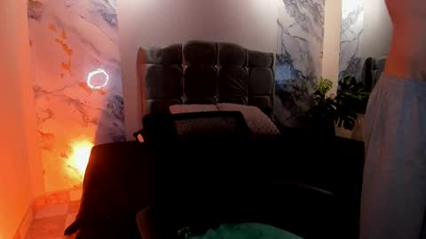 james_adamss_ online show from January 7, 12:32 pm