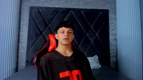 Snapshot of jamesgolden_ chatting on March 2, 11:30 am jamesgolden_ online show from March 2, 11:30 am