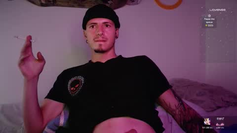 Snapshot of jamesss____ chatting on October 22, 4:38 am jamesss____ online show from October 22, 4:38 am