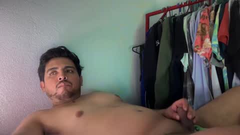 Snapshot of javiermichi chatting on September 21, 7:19 am javiermichi online show from September 21, 7:19 am