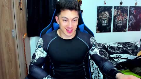 Javier online show from December 10, 9:00 pm