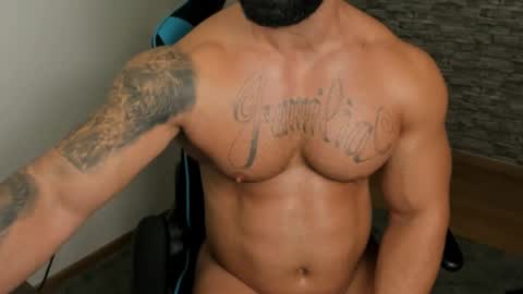 JaxonHunk online show from April 1, 9:01 pm