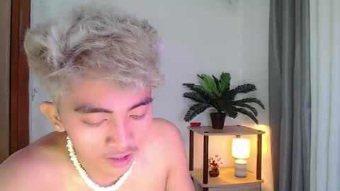 jaysee_hugecox online show from April 18, 7:58 pm