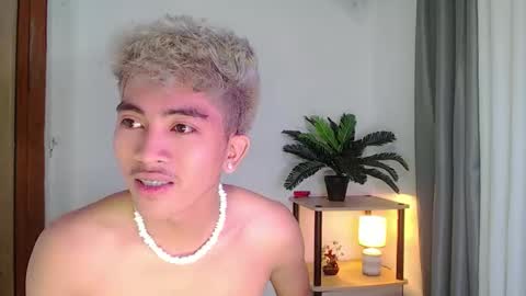 jaysee_hugecox online show from April 18, 7:51 pm