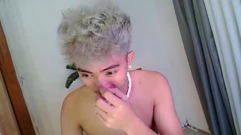 jaysee_hugecox online show from April 18, 11:22 am