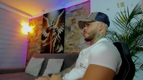 Jean  axelcrow       Modelo Independiente online show from July 17, 7:15 am