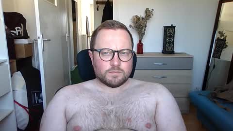 jeuneloup92 online show from October 12, 9:25 am