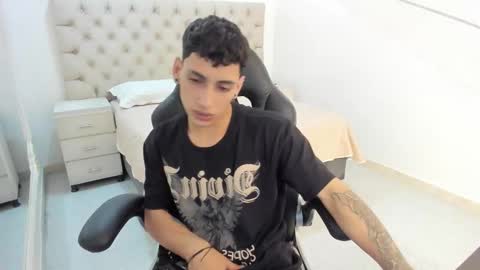 jhoanleandro online show from October 26, 5:53 am