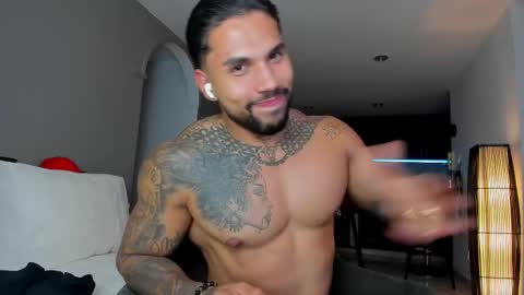 joe_esthetic online show from November 12, 12:38 am