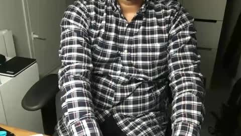 Snapshot of joeshades21 chatting on January 20, 10:04 pm joeshades21 online show from January 20, 10:04 pm