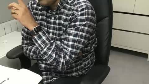 Snapshot of joeshades21 chatting on February 14, 10:07 am joeshades21 online show from February 14, 10:07 am