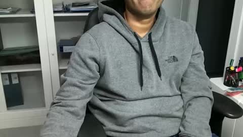 Snapshot of joeshades21 chatting on October 14, 9:05 am joeshades21 online show from October 14, 9:05 am