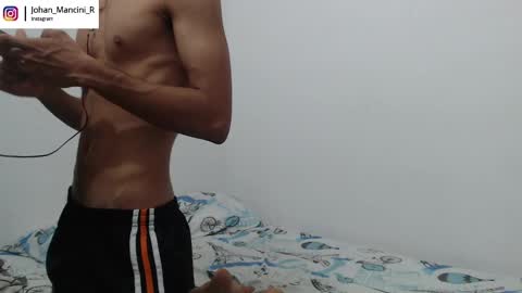 Snapshot of johan_mancini_r chatting on January 3, 7:29 pm johan_mancini_r online show from January 3, 7:29 pm