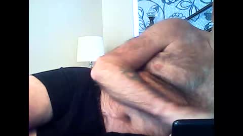 john091254 online show from April 22, 6:19 am