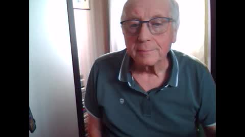 Snapshot of johnjohn6226623 chatting on September 20, 2:28 pm johnjohn6226 online show from September 20, 2:28 pm