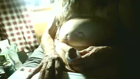 johnnieq1971 online show from April 21, 1:42 am