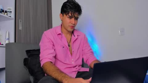 johnny_bravo777 online show from February 6, 12:22 am