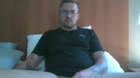 jonoy1995 online show from December 17, 4:12 am