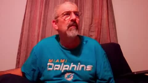 Snapshot of jony_five chatting on October 4, 12:27 am Jon online show from October 4, 12:27 am