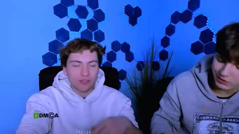 joseph_bear_ online show from March 3, 9:28 am