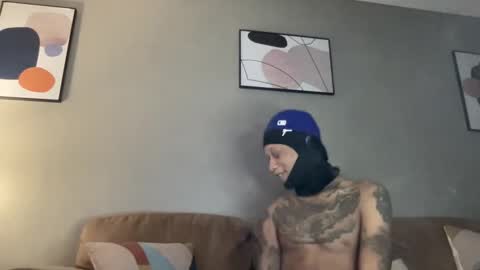 Snapshot of joshperrygoon chatting on December 30, 11:06 pm joshperrygoon online show from December 30, 11:06 pm