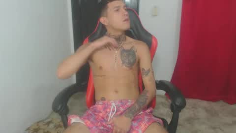 josue_linares online show from October 31, 6:26 am