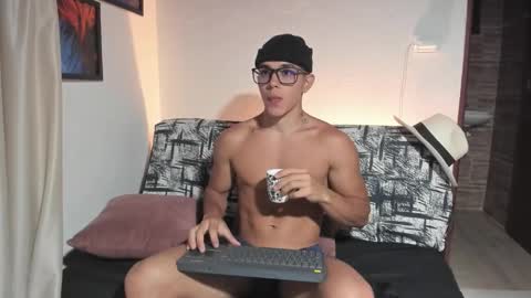 Im Jouliano online show from November 2, 10:58 pm