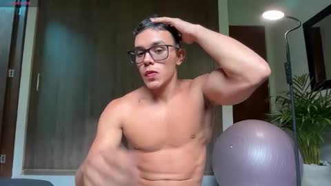 Im Jouliano online show from November 20, 8:40 pm