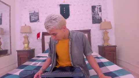 J U A N   L O V E R S online show from December 5, 12:44 pm