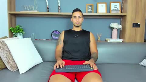 Snapshot of juan_muscle chatting on March 4, 12:18 am juan_muscle online show from March 4, 12:18 am