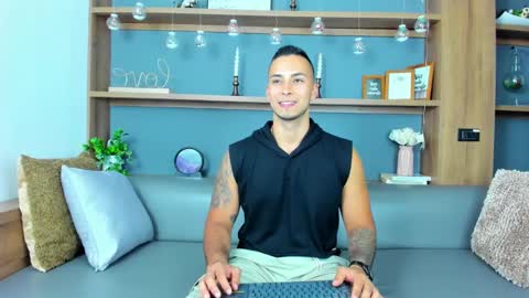 Snapshot of juan_muscle chatting on January 31, 2:15 am juan_muscle online show from January 31, 2:15 am