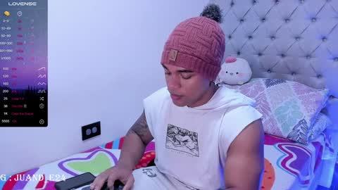 independent model online show from December 16, 2:15 am