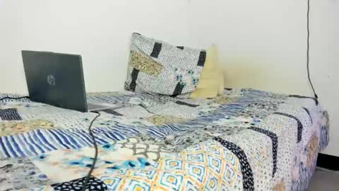 juansuarez204 online show from May 26, 1:01 am