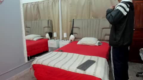 Snapshot of julian_billy chatting on February 1, 11:32 am julian billy online show from February 1, 11:32 am