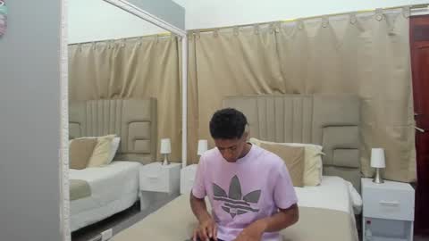 Snapshot of julian_billy chatting on March 1, 11:17 am julian billy online show from March 1, 11:17 am