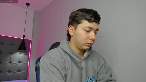 julian_smith21 online show from March 4, 12:45 pm