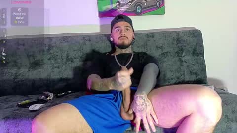 Julian independent model online show from March 25, 6:39 am